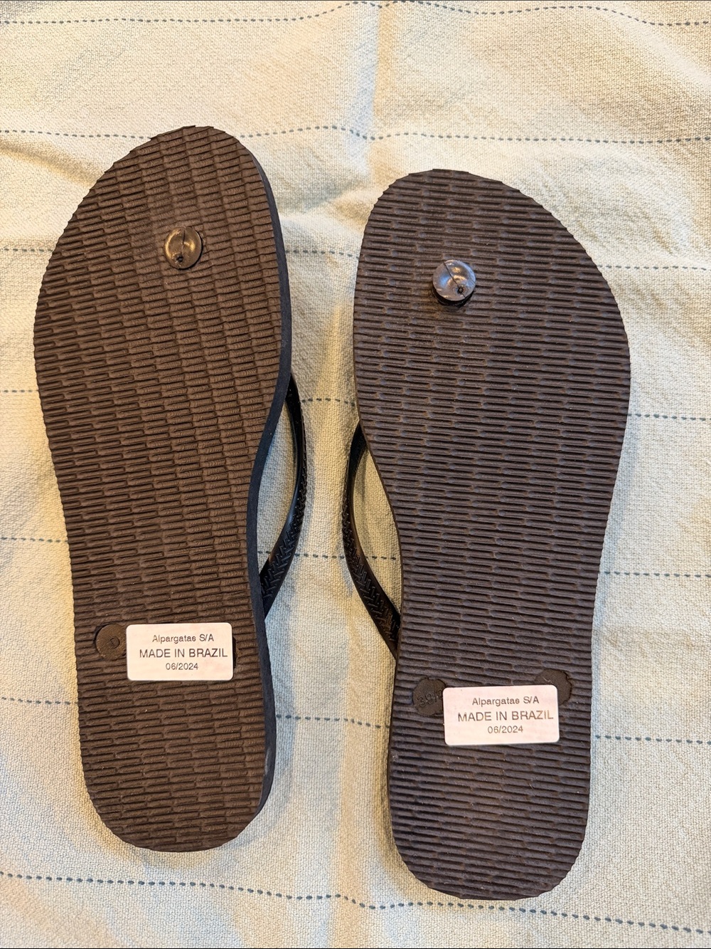 Havaianas Minnie Mouse Black Red Bow Flip Flops - Picture 2 of 2